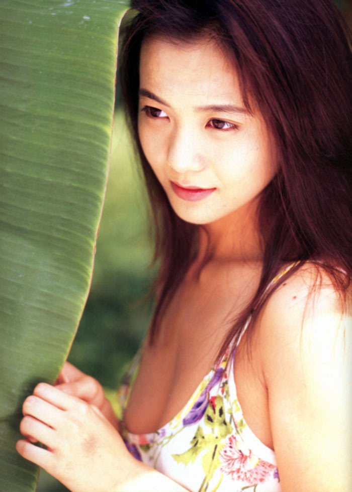 華原朋美 ビキニ画像!若い頃のかわいさと美スタイルがたまらない! 13枚目