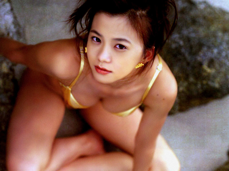 華原朋美 ビキニ画像!若い頃のかわいさと美スタイルがたまらない! 28枚目