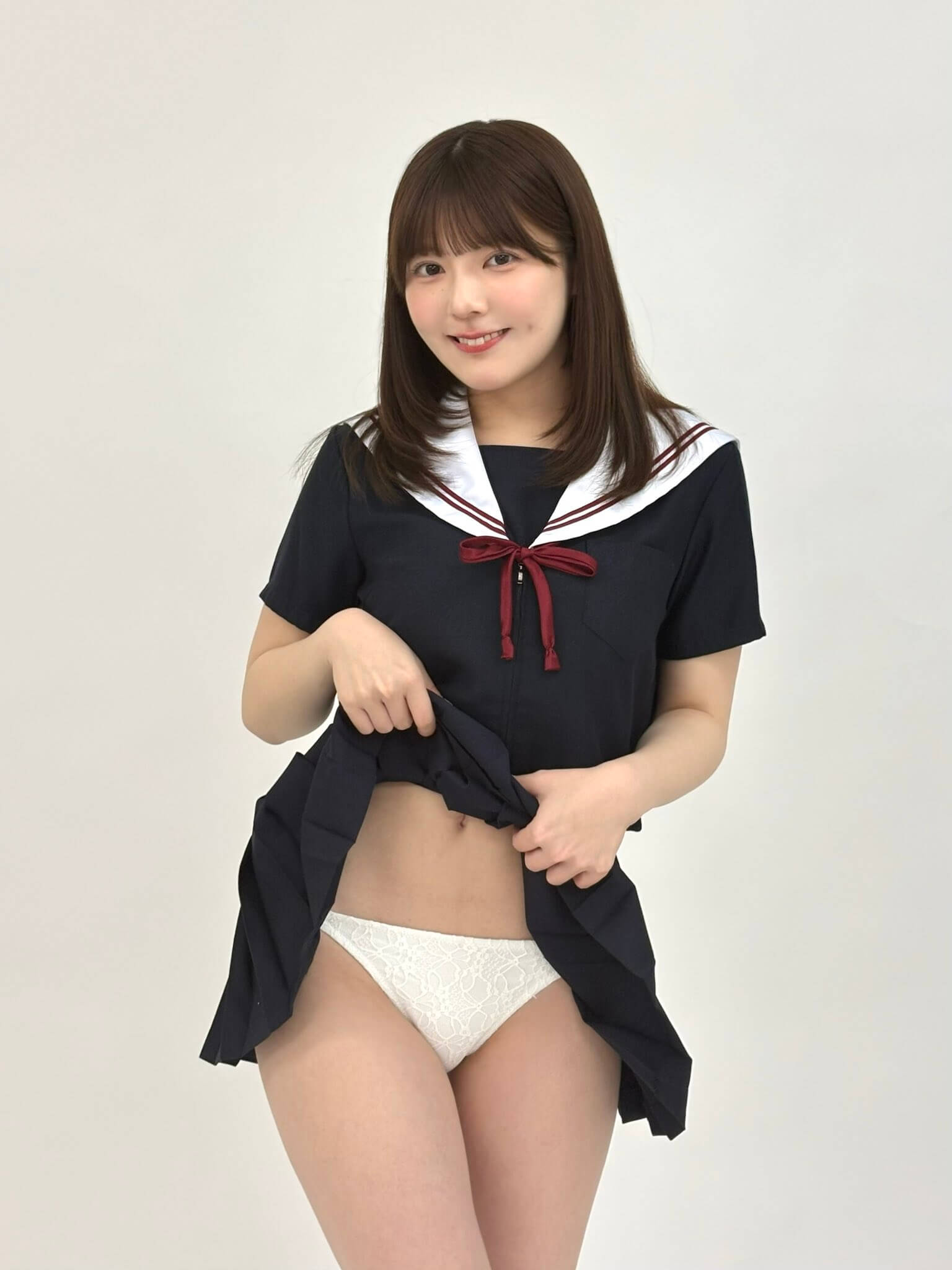 美波那緒の圧倒的水着グラビア!白肌Gカップとあどけない表情のギャップが魅せる瞬間 5枚目