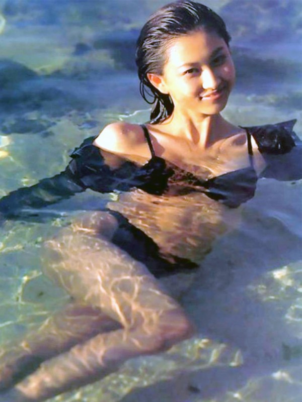 菊川怜 ビキニ画像!若い頃の美しさと抜群スタイルがたまらない! 17枚目