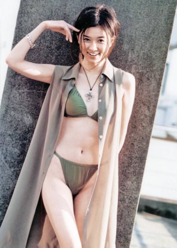菊川怜 ビキニ画像!若い頃の美しさと抜群スタイルがたまらない! 26枚目