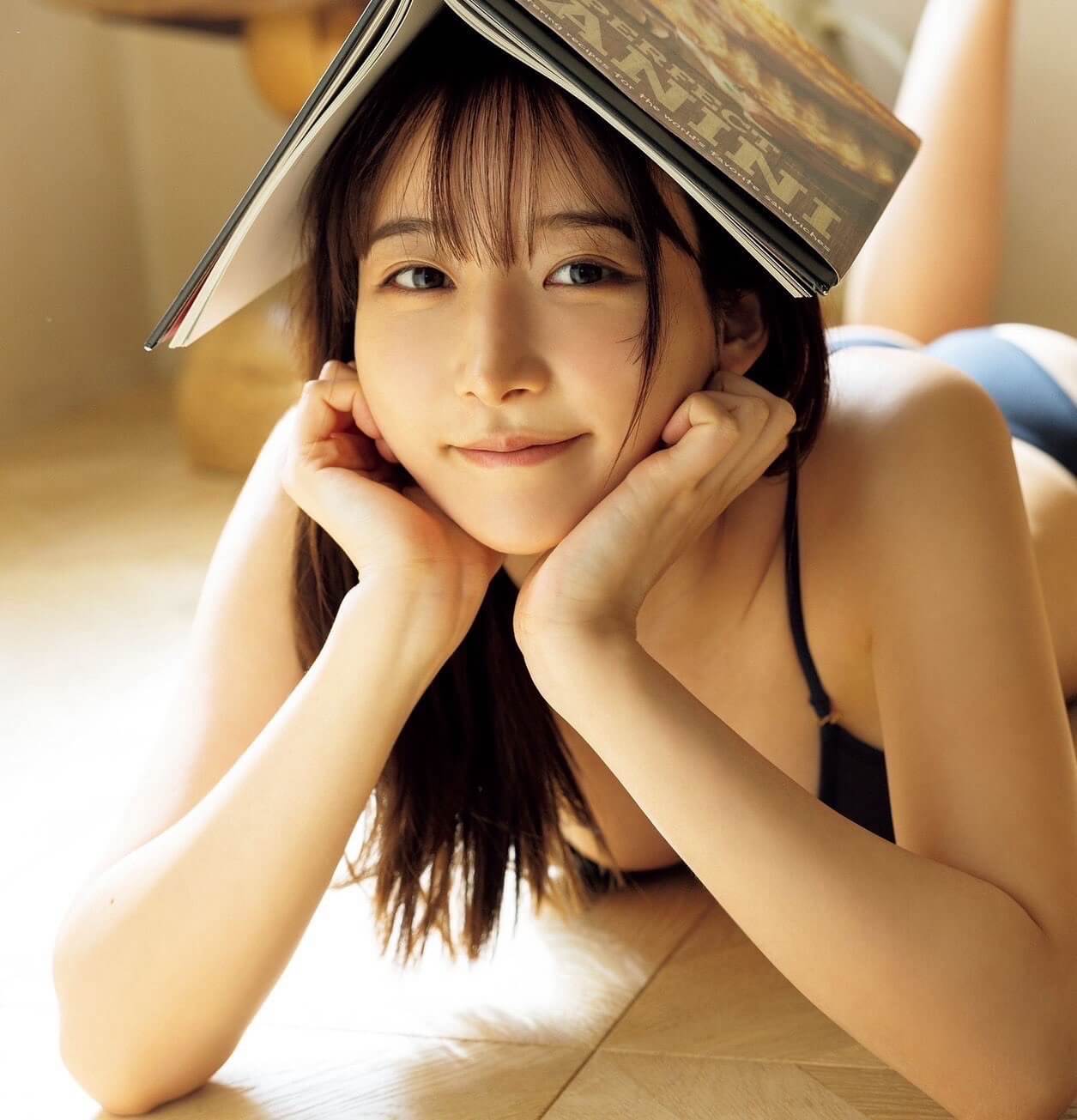 【水着グラビア】身長170cmの完璧お姉さん・山崎あみ(29歳)が魅せる、異次元の美脚ボディ! 1枚目