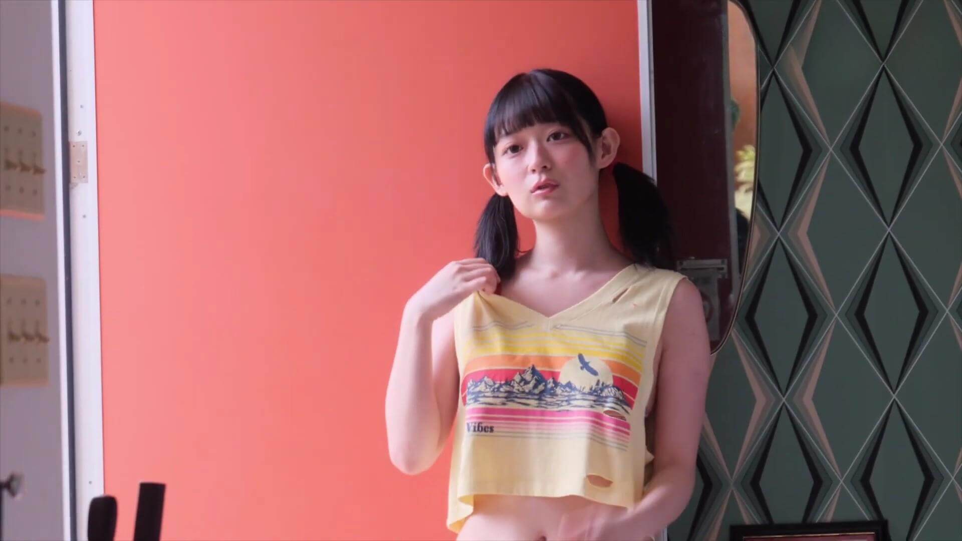 まいきち水着グラビア解禁!虹色ビキニの無邪気さと大人ランジェリーの極上ギャップ 3枚目