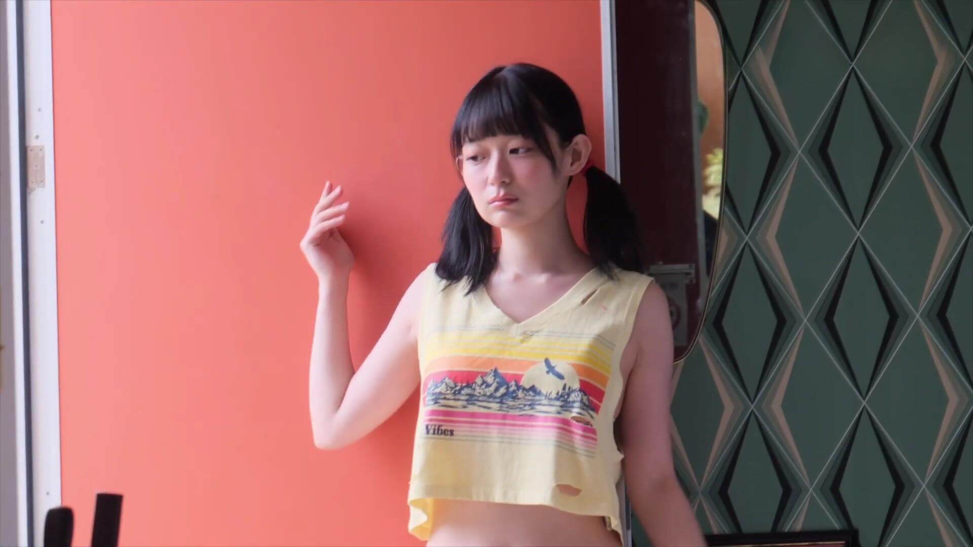 まいきち水着グラビア解禁!虹色ビキニの無邪気さと大人ランジェリーの極上ギャップ 4枚目
