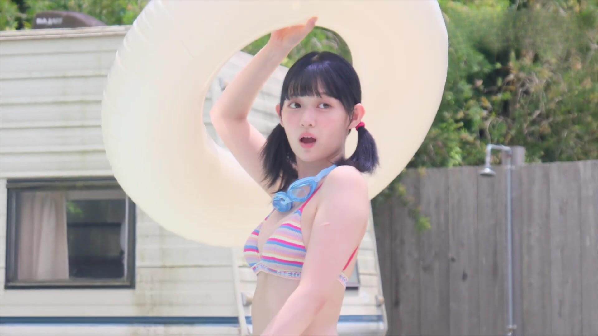 まいきち水着グラビア解禁!虹色ビキニの無邪気さと大人ランジェリーの極上ギャップ 26枚目