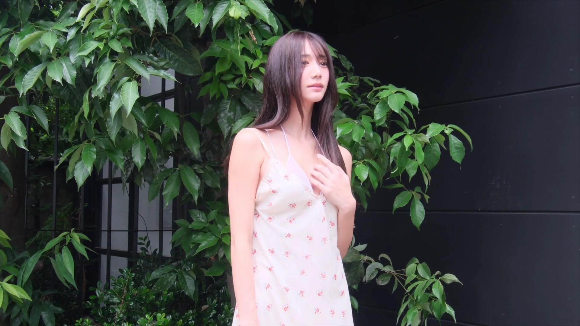 斎藤恭代の最新水着グラビアが神レベル!奇跡の9頭身美ボディに釘付け 3枚目