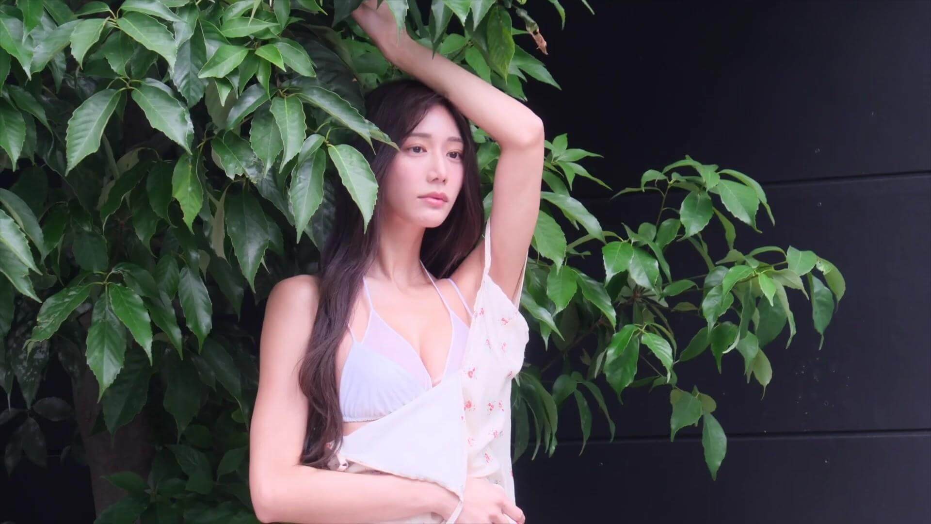 斎藤恭代の最新水着グラビアが神レベル!奇跡の9頭身美ボディに釘付け 19枚目