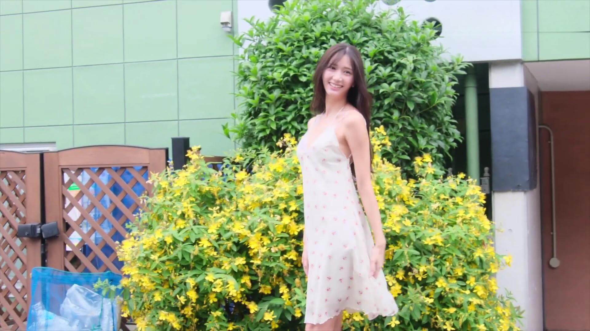 斎藤恭代の最新水着グラビアが神レベル!奇跡の9頭身美ボディに釘付け 23枚目
