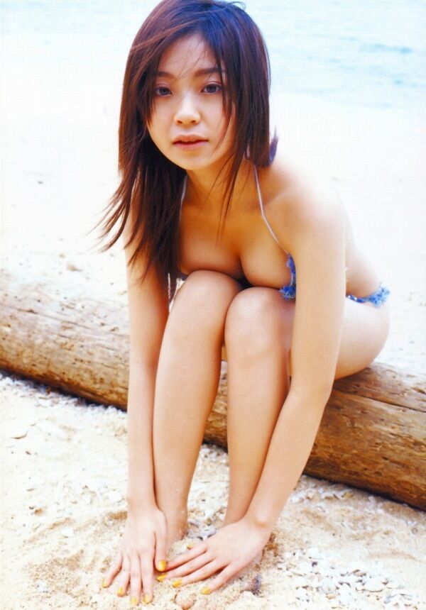 秋山奈々 ビキニ画像!若い頃のかわいさと美スタイルがたまらない! 13枚目