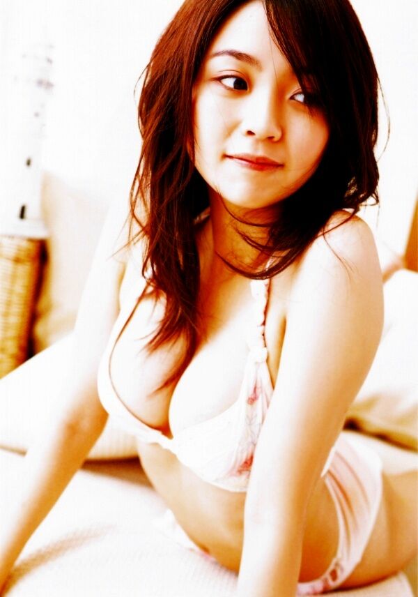 秋山奈々 ビキニ画像!若い頃のかわいさと美スタイルがたまらない! 15枚目
