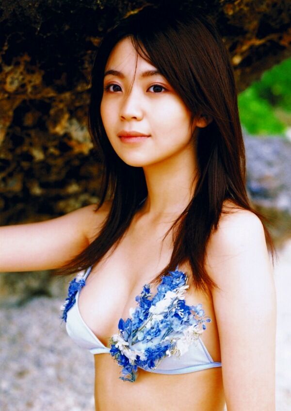秋山奈々 ビキニ画像!若い頃のかわいさと美スタイルがたまらない! 20枚目