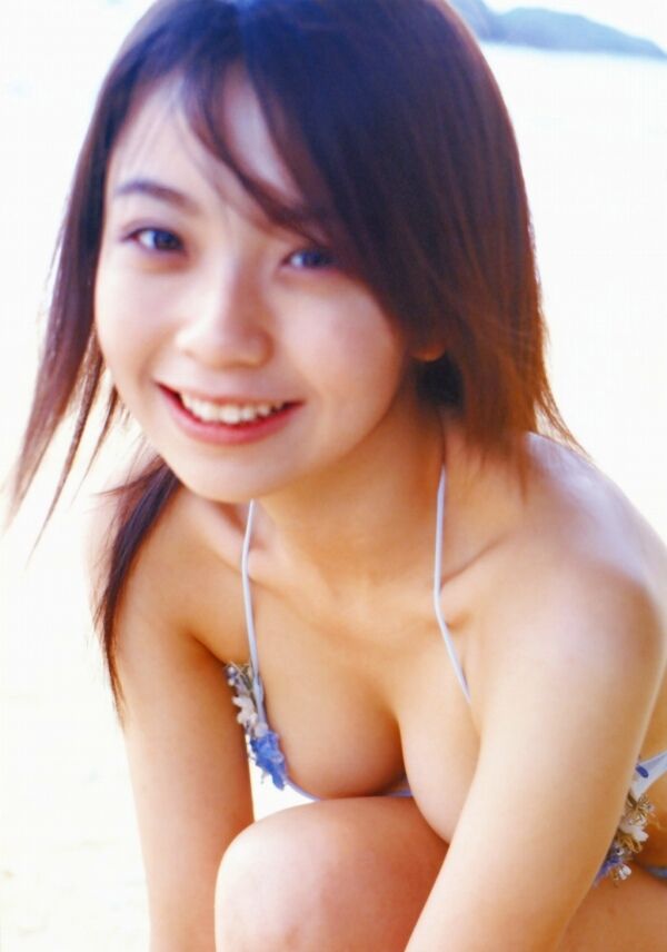 秋山奈々 ビキニ画像!若い頃のかわいさと美スタイルがたまらない! 22枚目