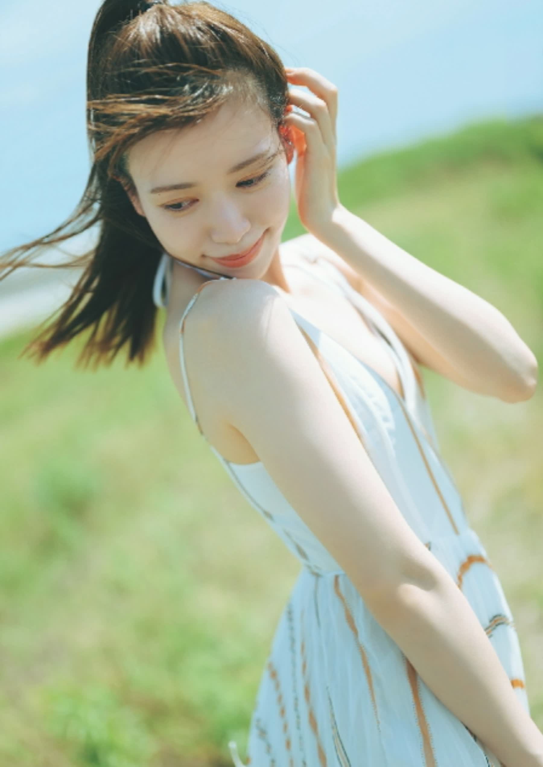 運上弘菜 水着グラビア画像 4枚目