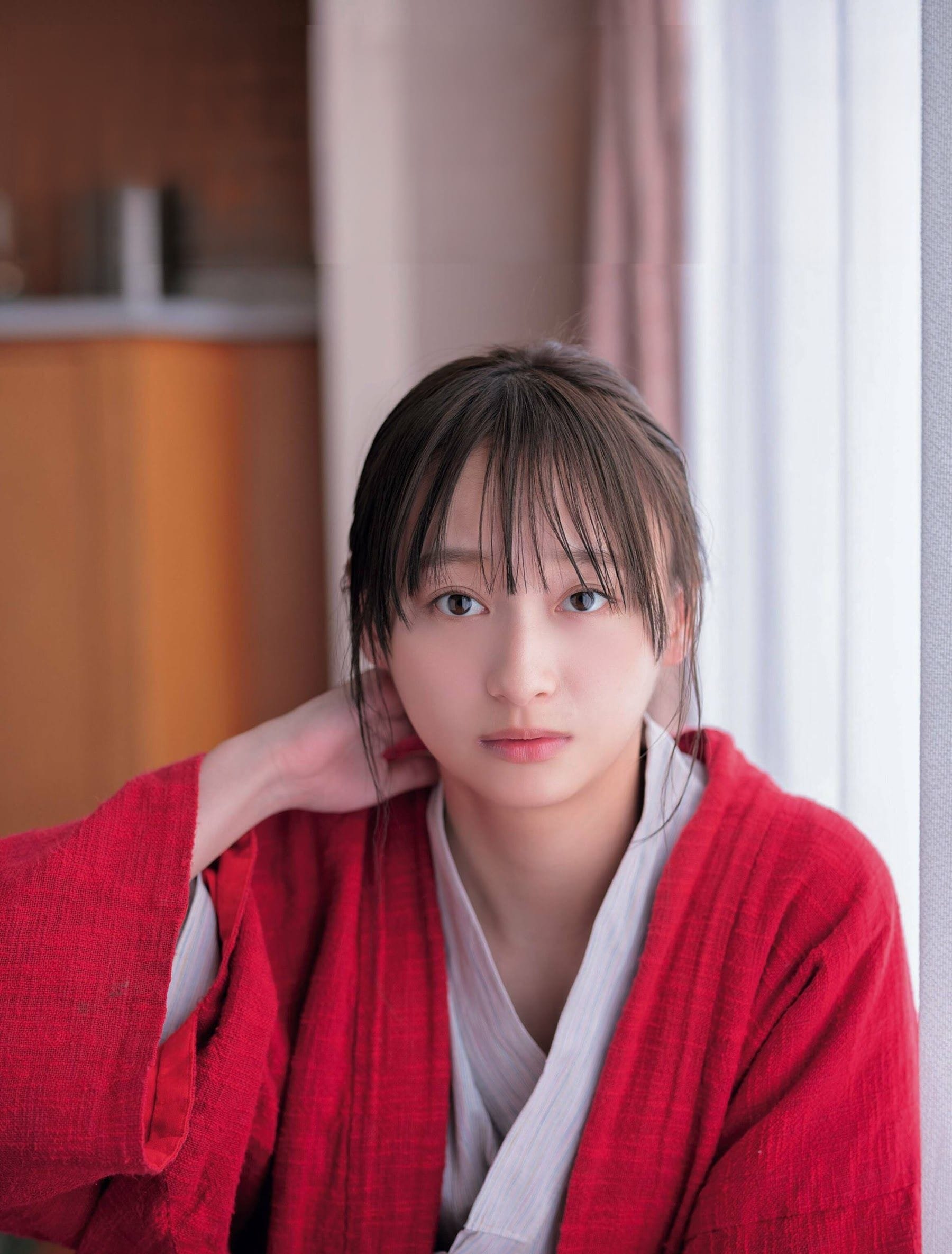 日向坂46 影山優佳 1st写真集 『知らないことだらけ』が絶賛発売中! 2枚目