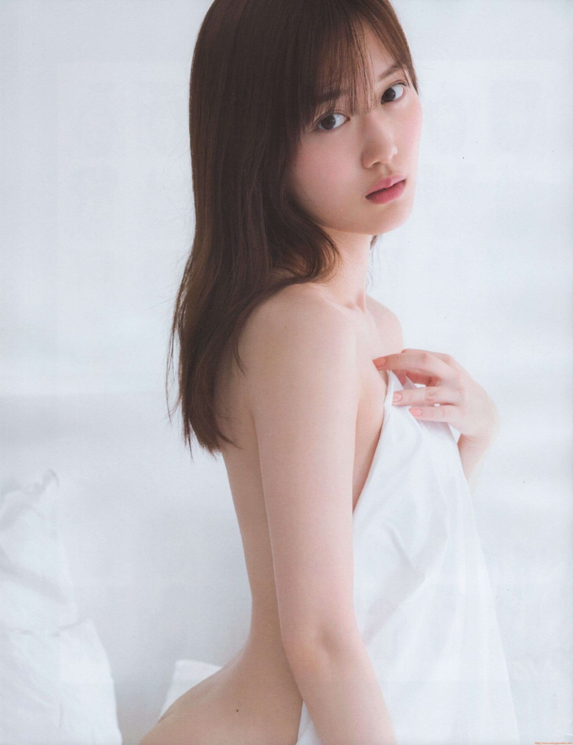 山下美月、魅力溢れる水着姿でファンを魅了!乃木坂46の輝く星 18枚目