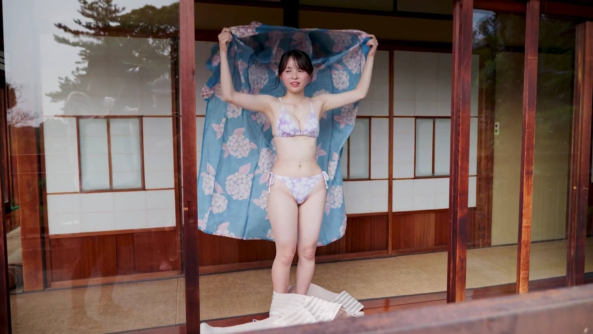 太田しずくの極流水着グラビア!浴衣を脱ぎ捨て魅せる夏の縁日美ボディ 2枚目
