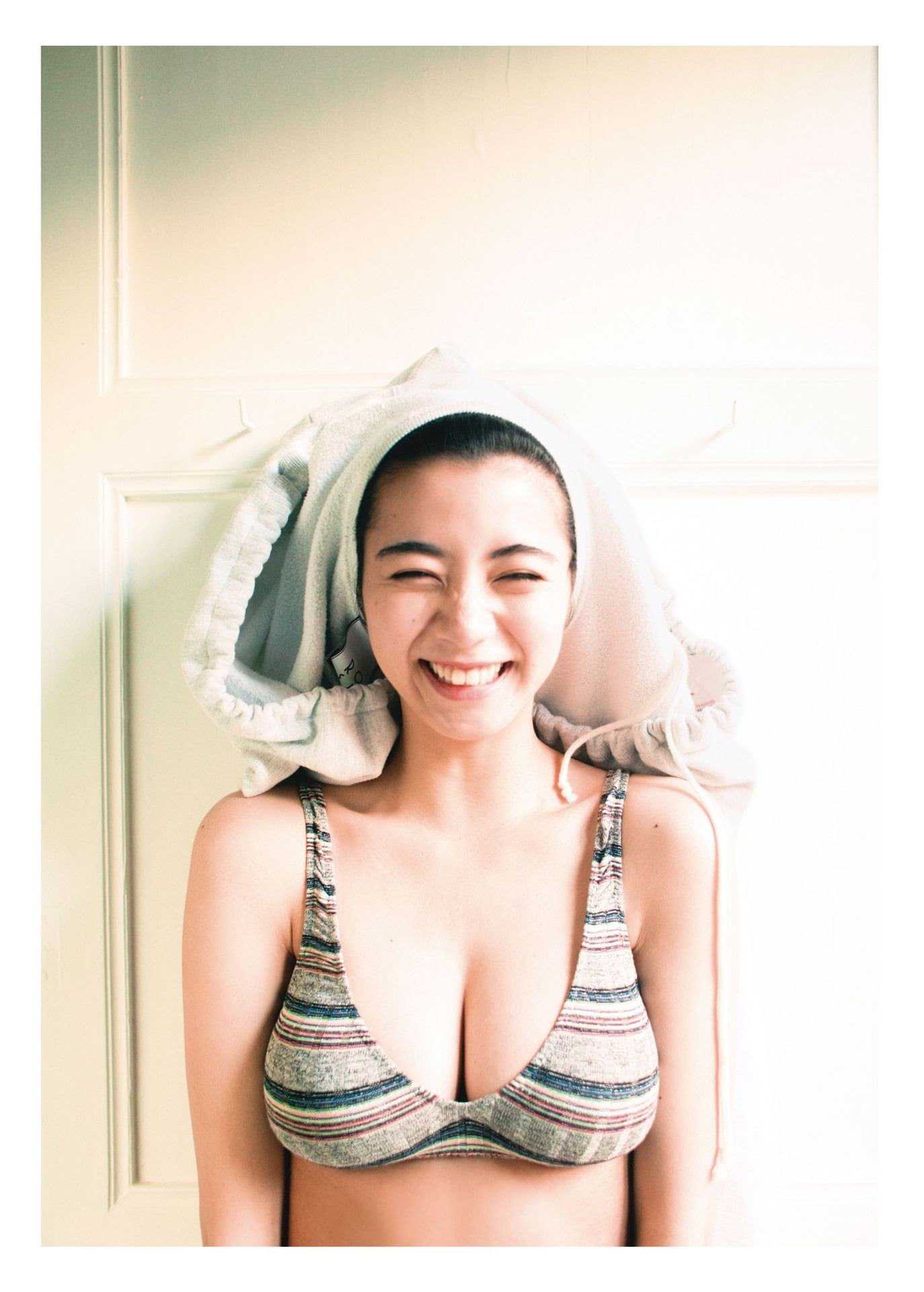 池田エライザ グラビア水着下着画像 11枚目