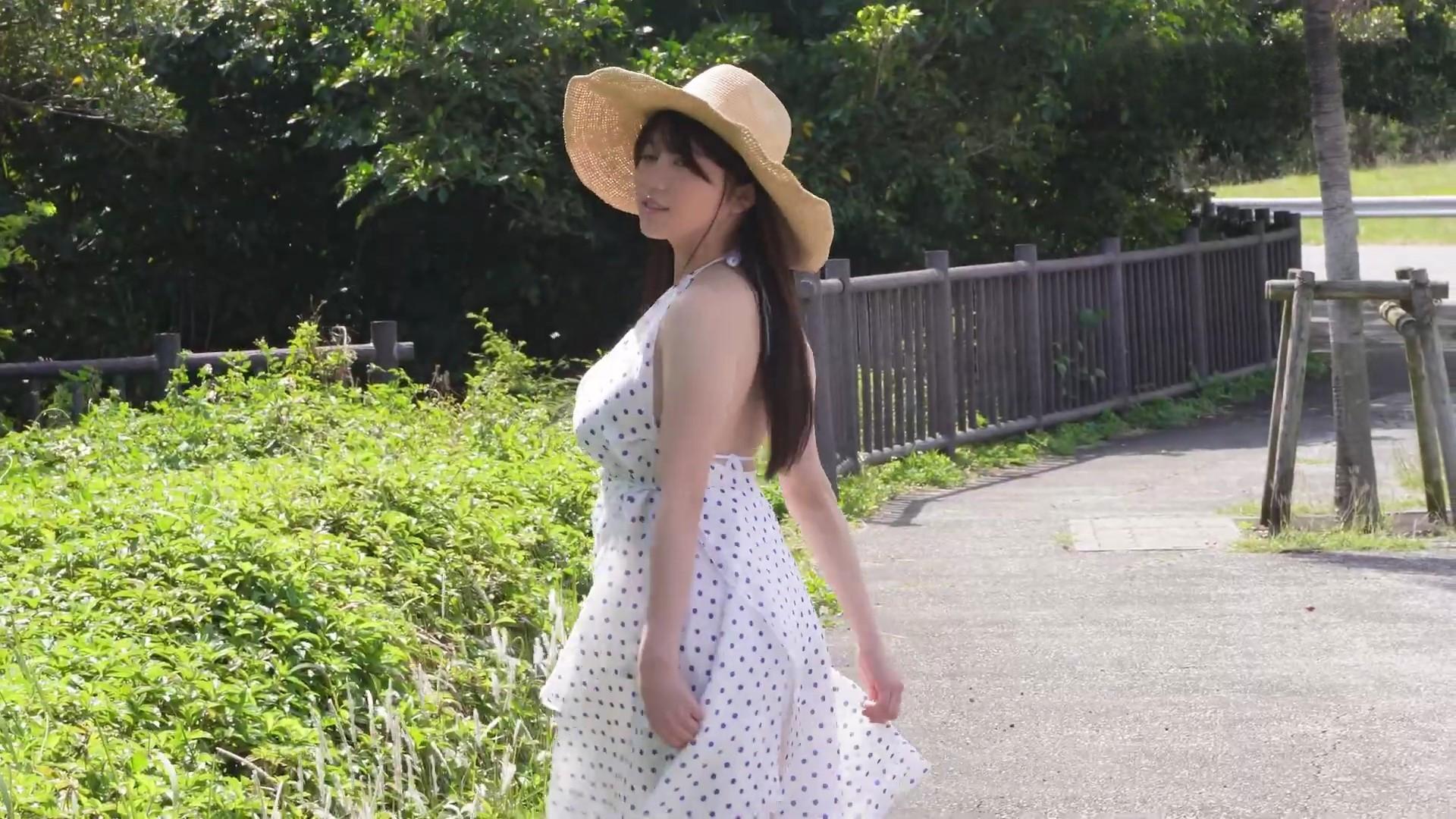 2026年最強の新人・加藤玲菜、圧巻の水着グラビア解禁!ヤンマガ表紙を飾った“看護学生”の素顔 22枚目
