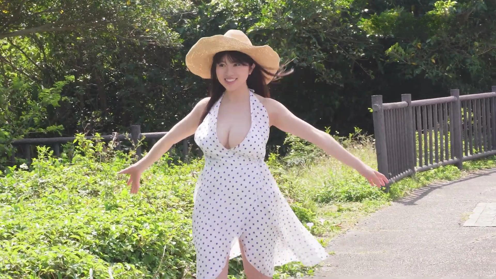 2026年最強の新人・加藤玲菜、圧巻の水着グラビア解禁!ヤンマガ表紙を飾った“看護学生”の素顔 24枚目