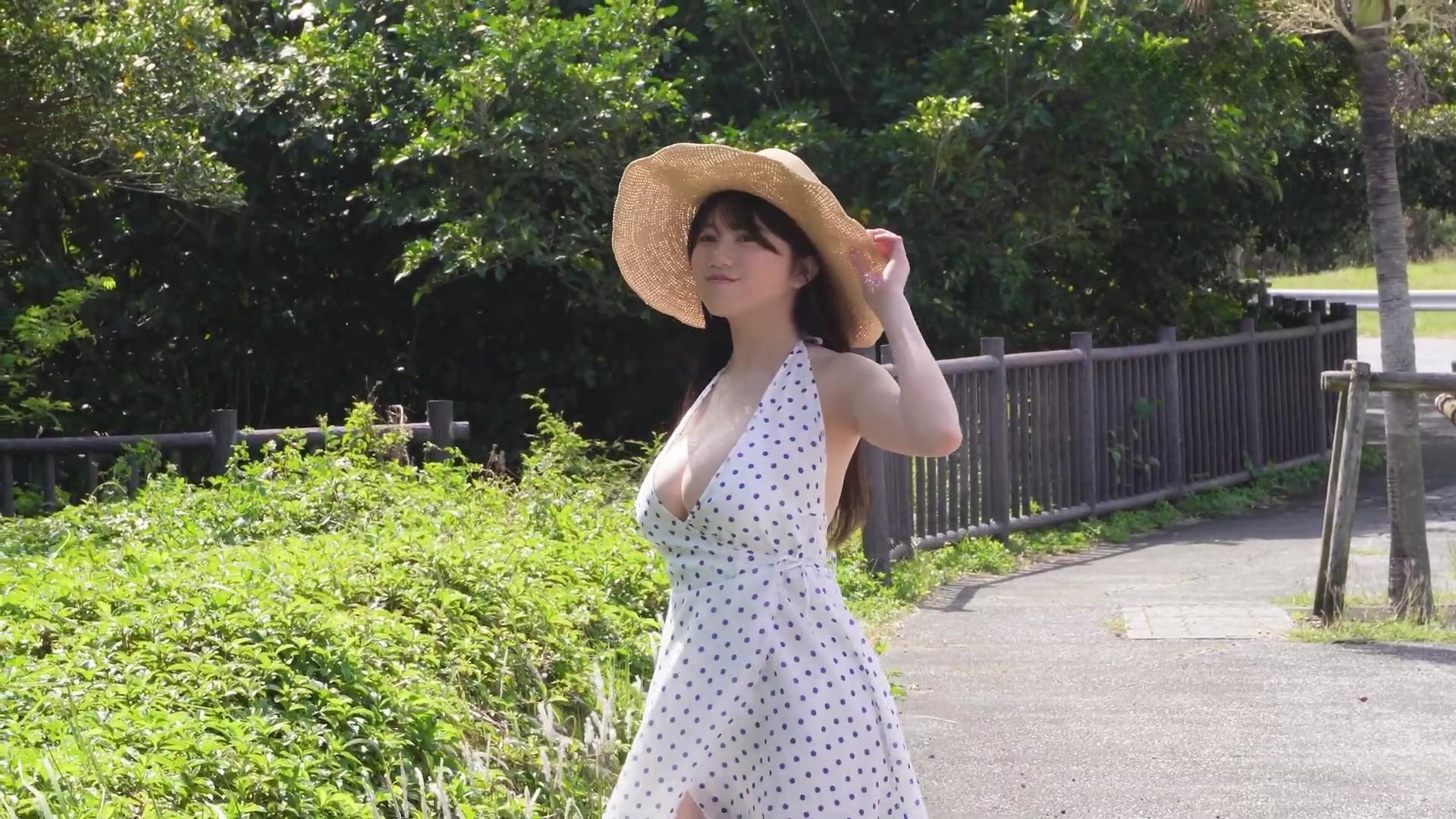 2026年最強の新人・加藤玲菜、圧巻の水着グラビア解禁!ヤンマガ表紙を飾った“看護学生”の素顔 27枚目