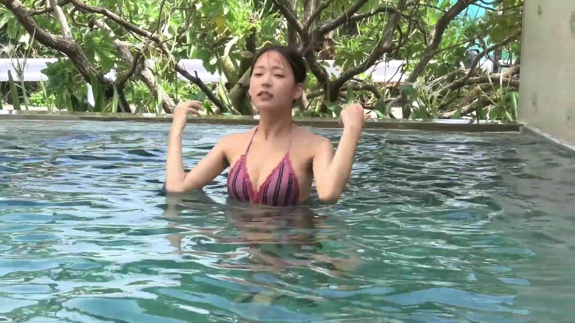 【画像奥村桃夏の水着グラビア!圧倒的透明感と黄金比ボディ 16枚目