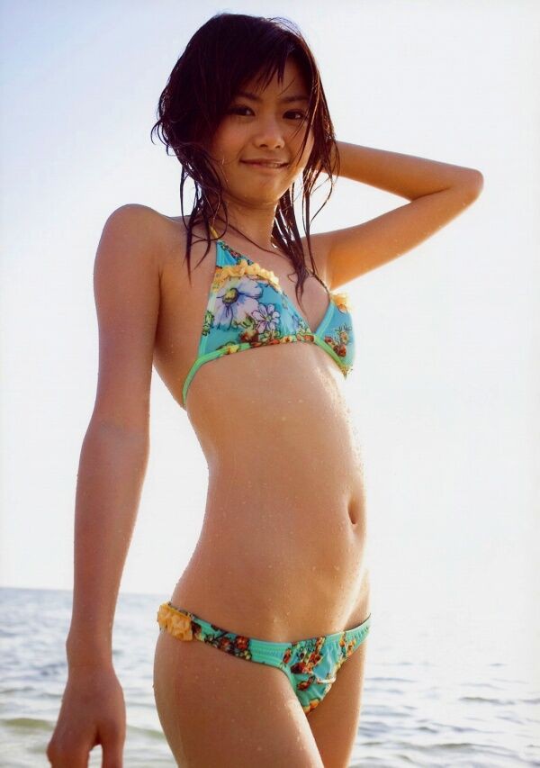さとう里香 ビキニ画像!若い頃のかわいさと抜群スタイルがたまらない! 20枚目