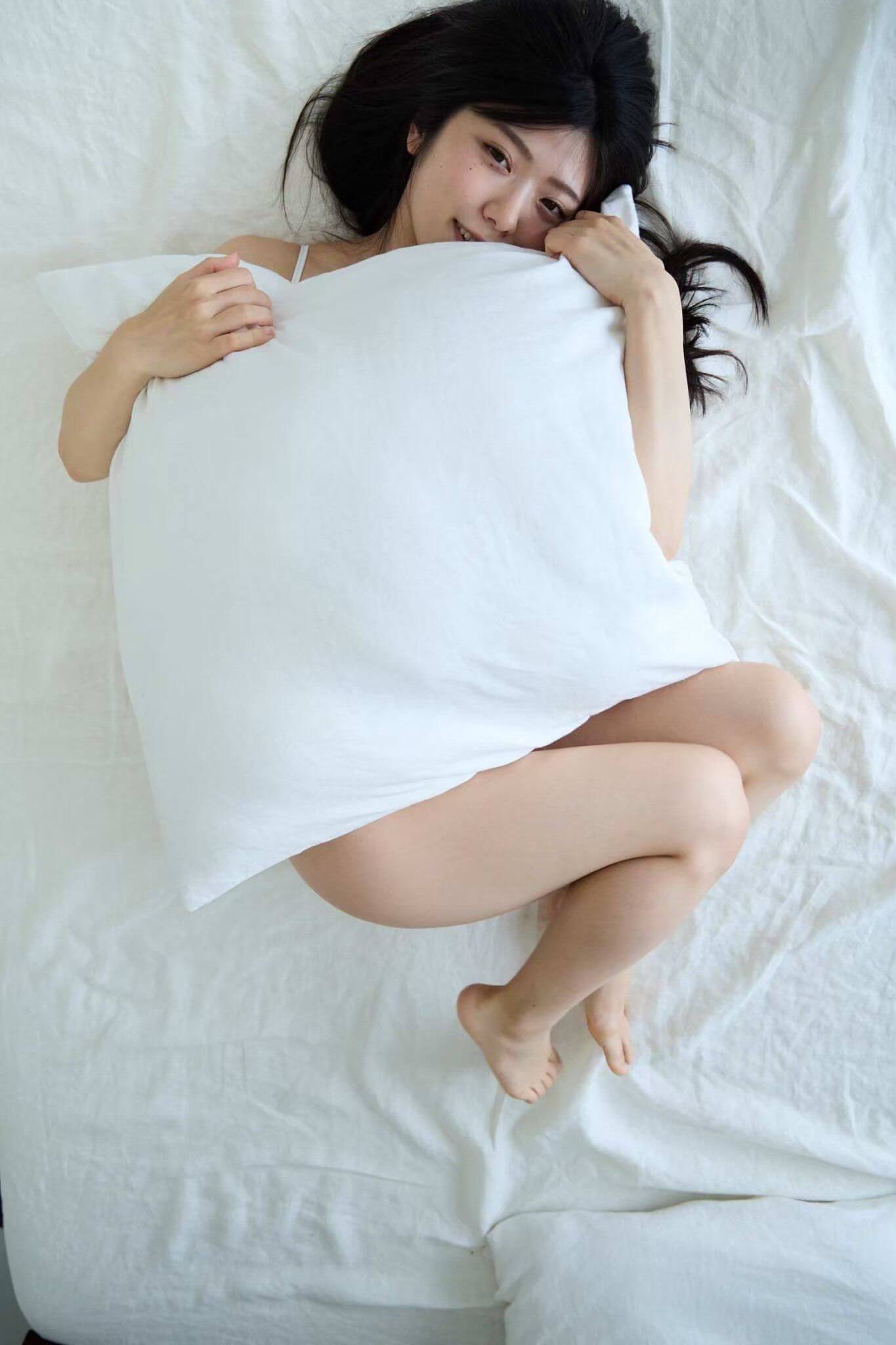 山田かなの最新水着グラビア画像!大人の色香漂う美バスト&ヒップの魅力 9枚目