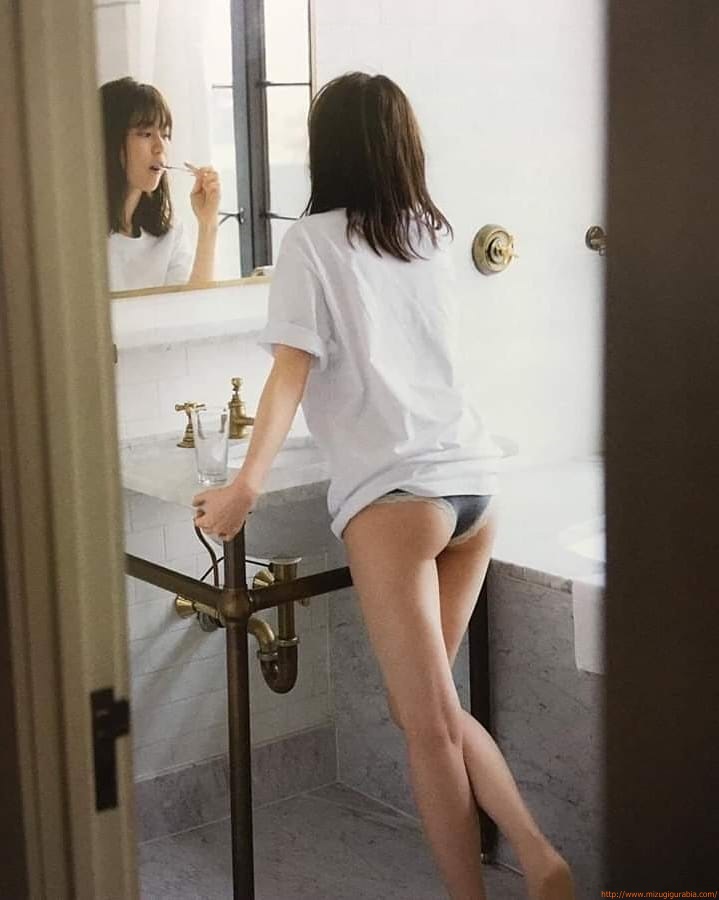 生田絵梨花、乃木坂46の才色兼備なピアニストが水着姿で魅了 22枚目