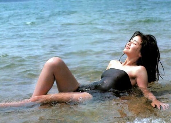 伊藤かずえ 水着画像!若い頃のかわいさがたまらない! 2枚目