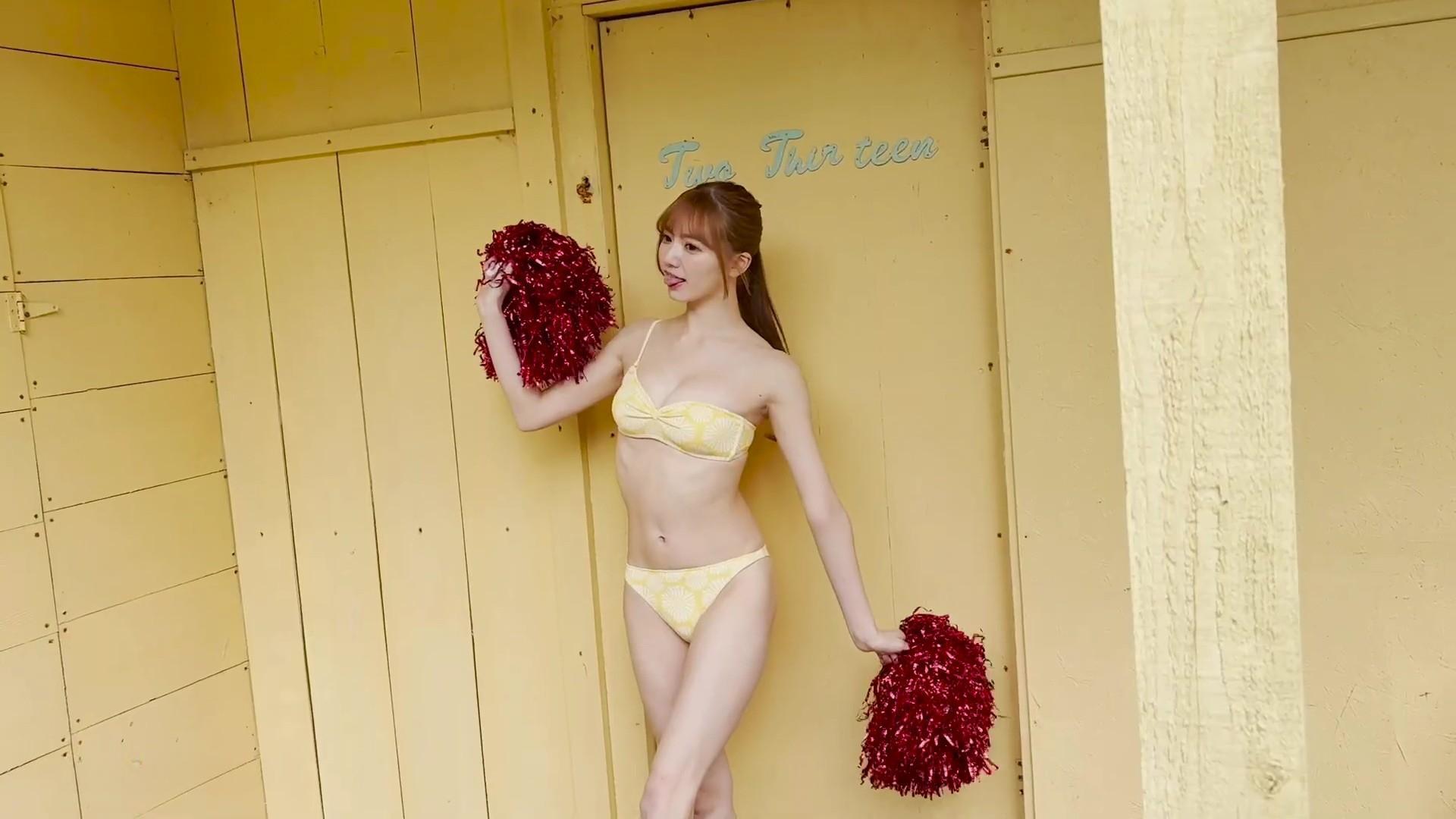 菊池桃子 最新グラビア水着画像 20枚目