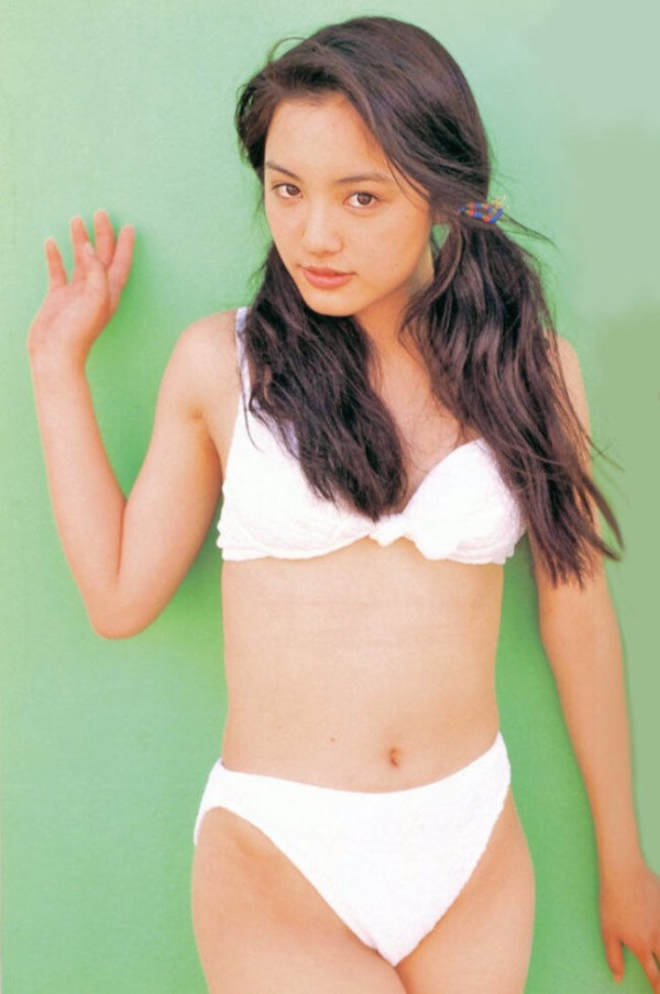 仲間由紀恵 ビキニ画像!若い頃のかわいさがたまらない! 9枚目