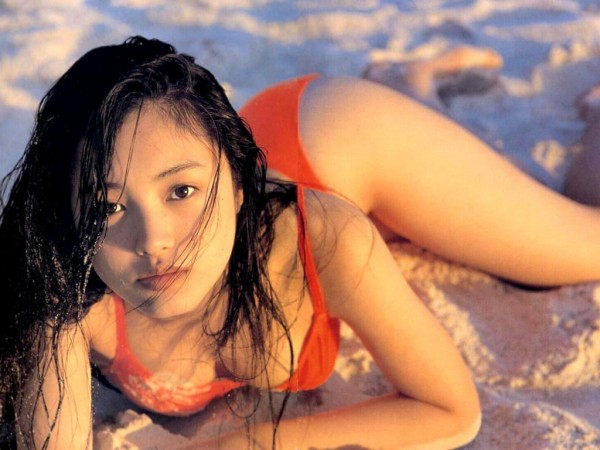 仲間由紀恵 ビキニ画像!若い頃のかわいさがたまらない! 26枚目