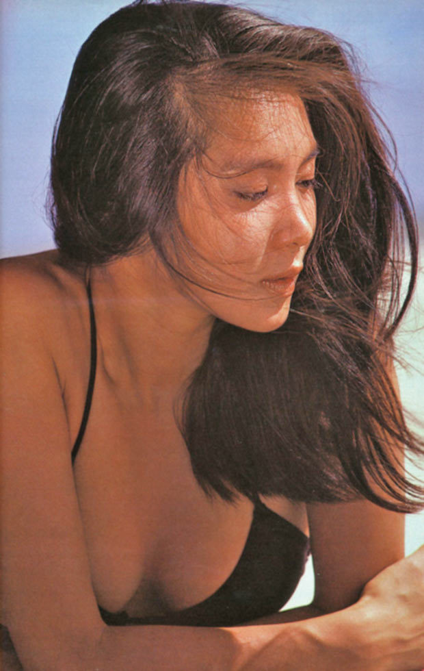 浅野温子 ビキニ画像!若い頃のかわいさがたまらない! 2枚目