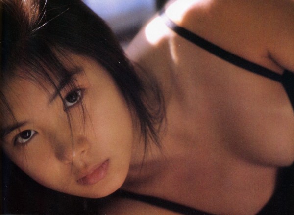 浅野温子 ビキニ画像!若い頃のかわいさがたまらない! 17枚目