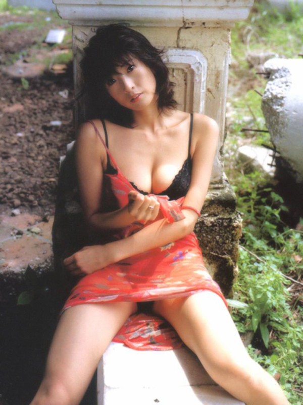 中島史恵 ビキニ画像!若い頃の抜群のスタイルがたまらない! 10枚目