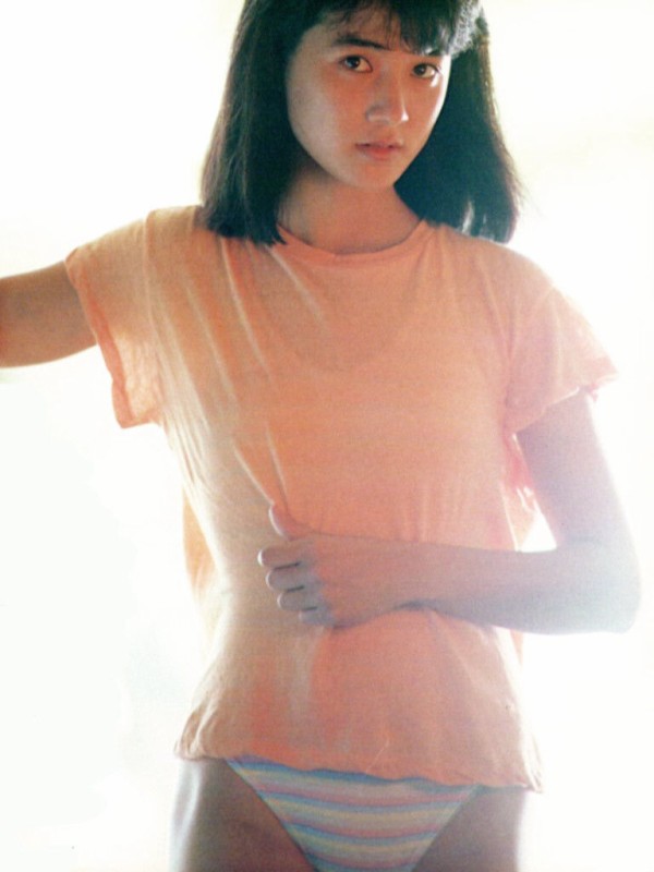 安田成美 水着画像!若い頃のかわいさがたまらない! 22枚目