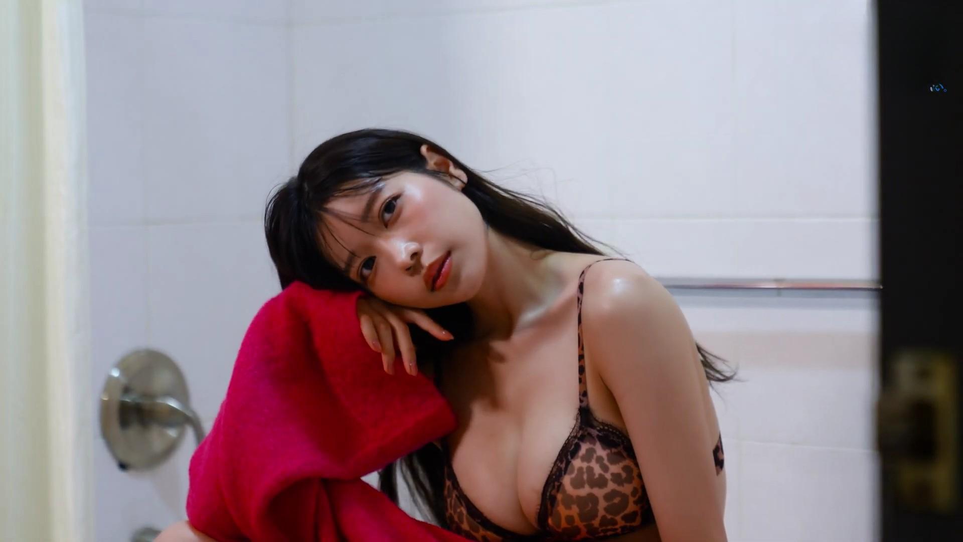 【B90の衝撃】七瀬なな、水着グラビアで解禁した「黄金比ボディ」が異次元すぎる! 20枚目