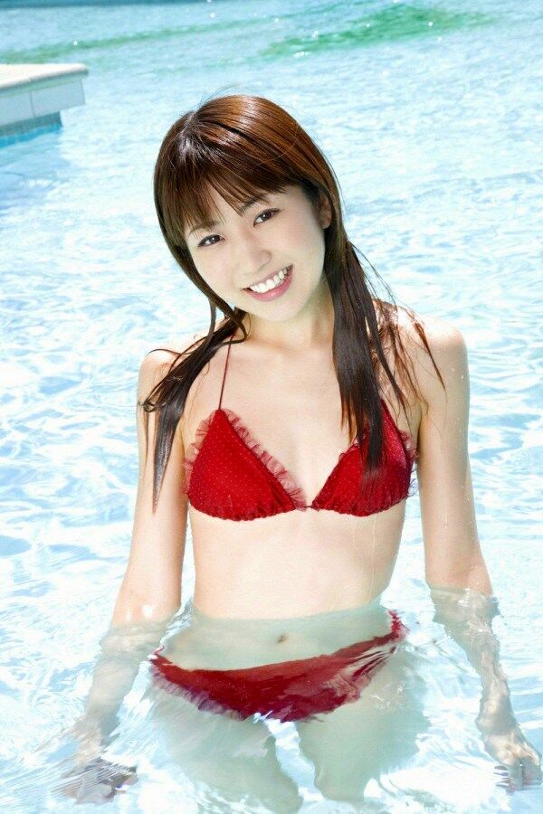 中村知世 ビキニ画像!若い頃のかわいさと美ボディがたまらない! 25枚目