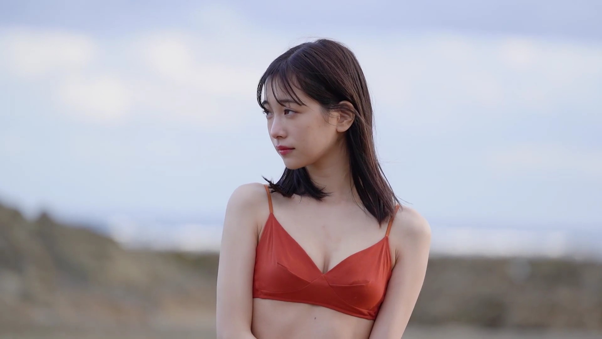 今森茉耶 赤いビキニ姿でスレンダーボディーで魅せる! 19枚目