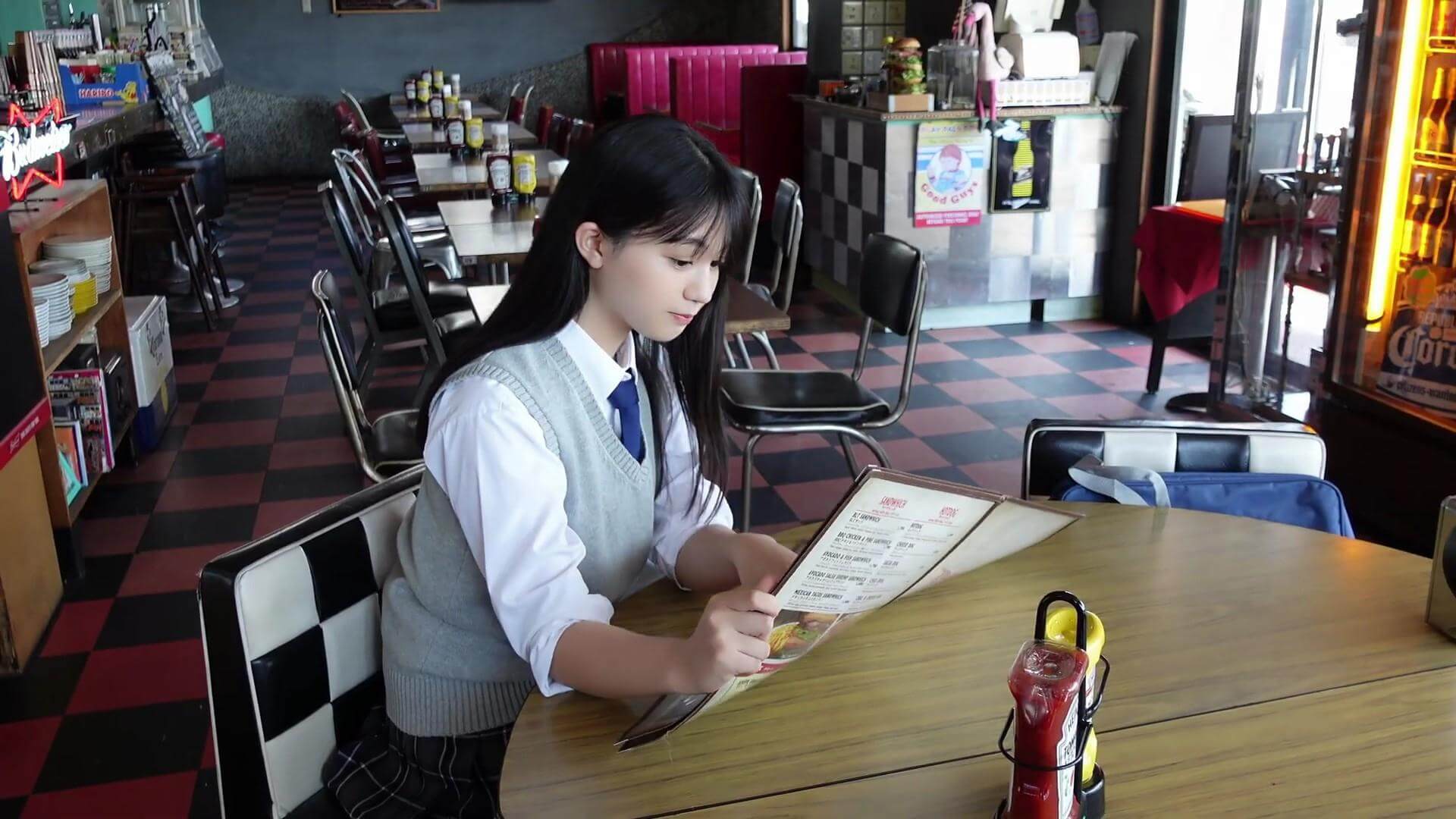 内藤あい紗の初水着グラビアが話題!「画像16歳の魅力 4枚目