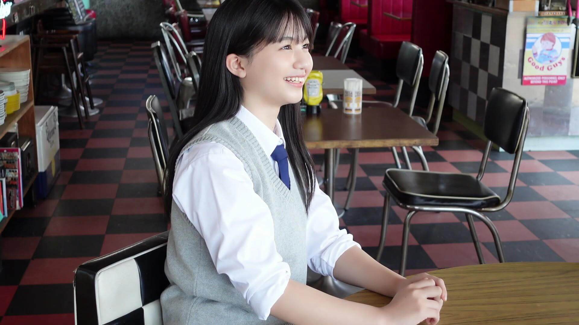 内藤あい紗の初水着グラビアが話題!「画像16歳の魅力 5枚目
