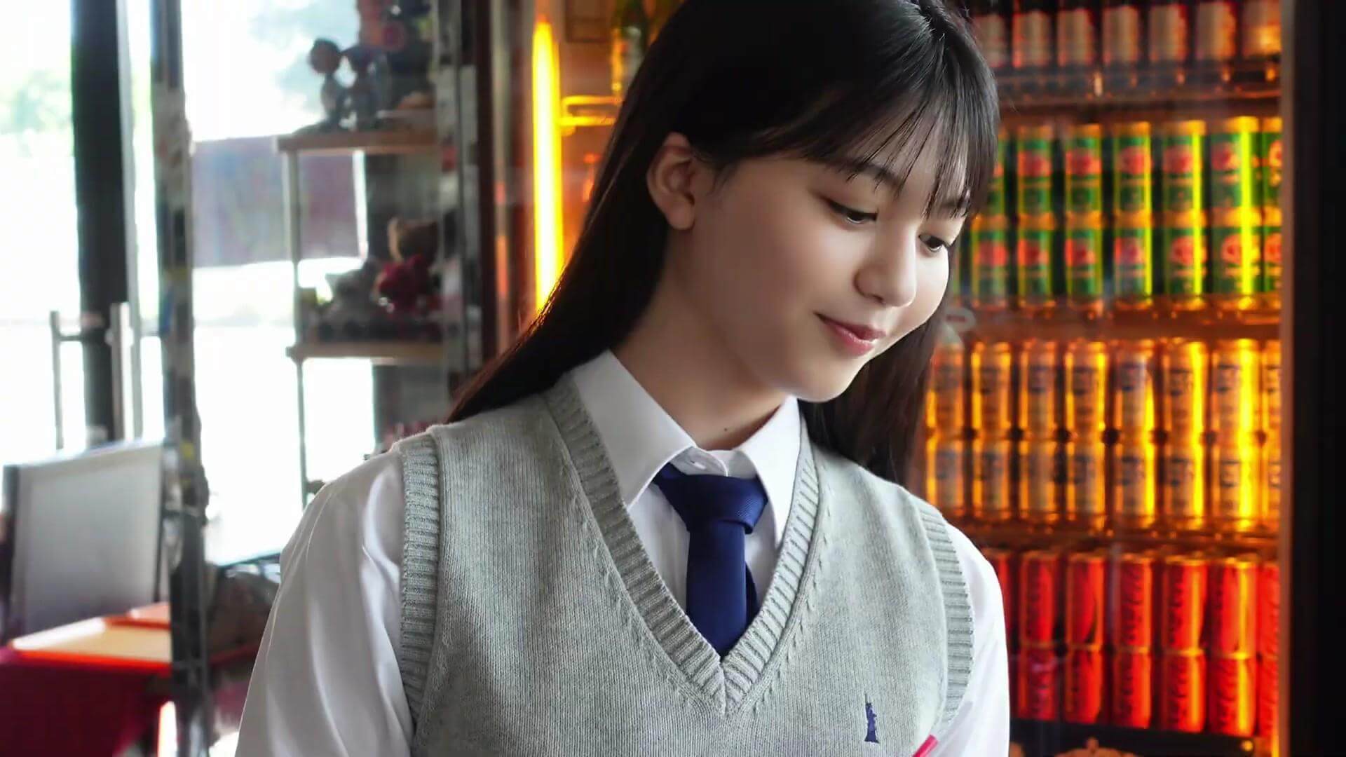 内藤あい紗の初水着グラビアが話題!「画像16歳の魅力 13枚目