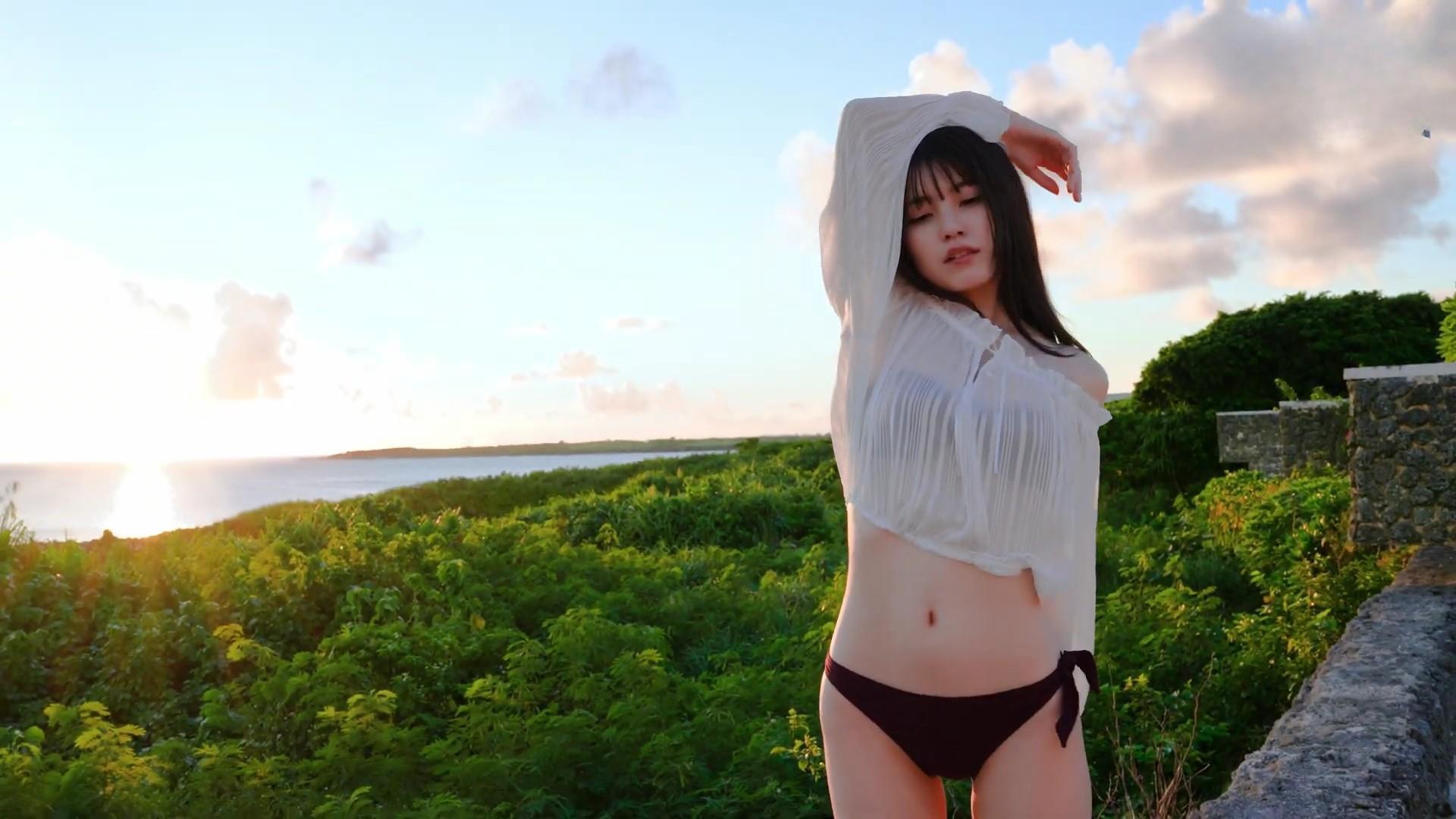 金丸紗希 主人公 水着画像 グラビア TikTokからグラビアアイドルへ 2 1枚目