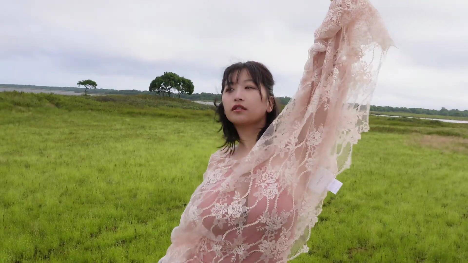 榎原依那の最新水着グラビア!初グアムで魅せた奇跡の曲線美 14枚目