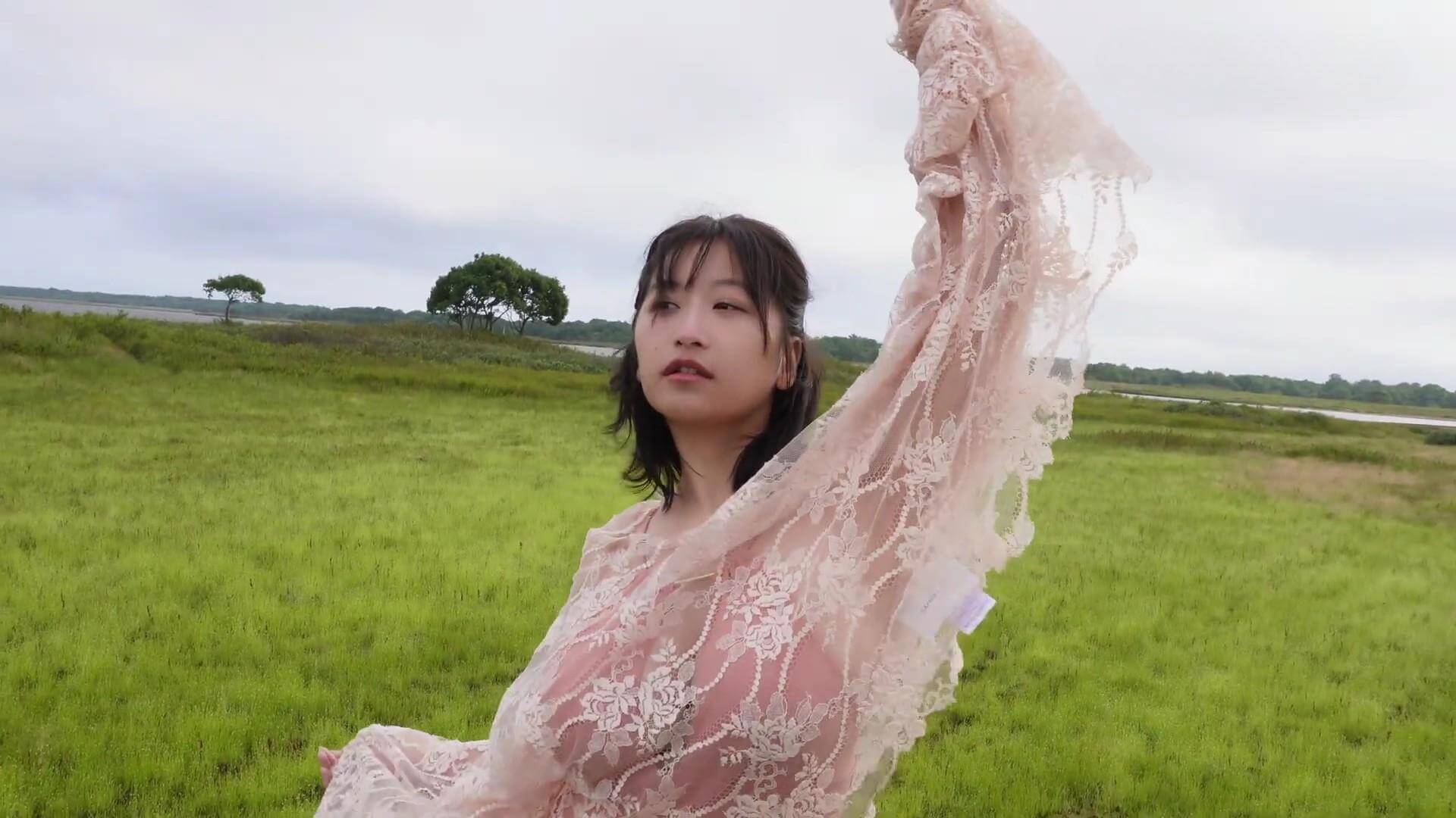 榎原依那の最新水着グラビア!初グアムで魅せた奇跡の曲線美 15枚目