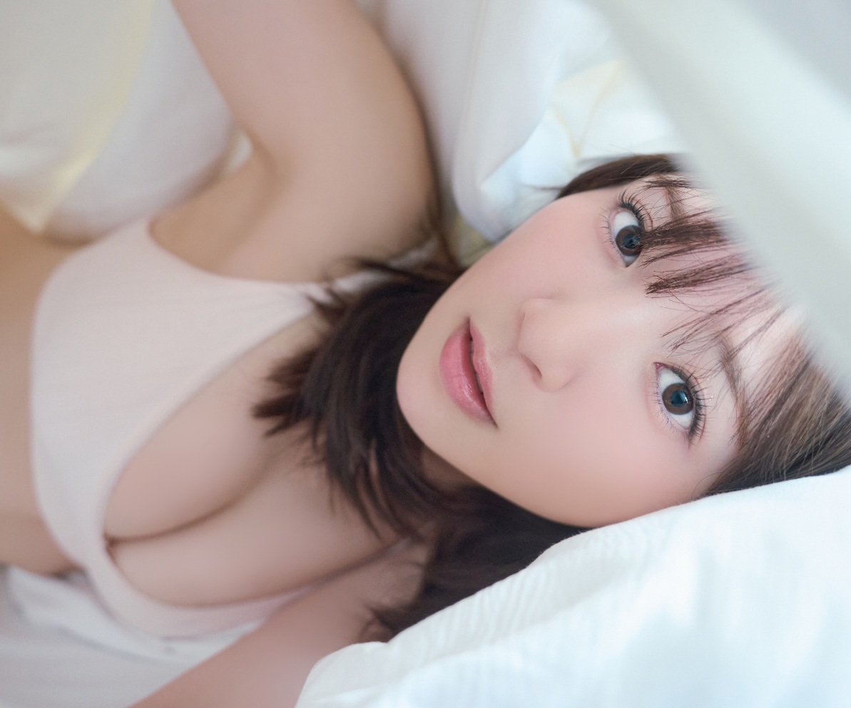 豊田萌絵 とよたもえ水着グラビア画像 Weekly PlayBoy 2枚目