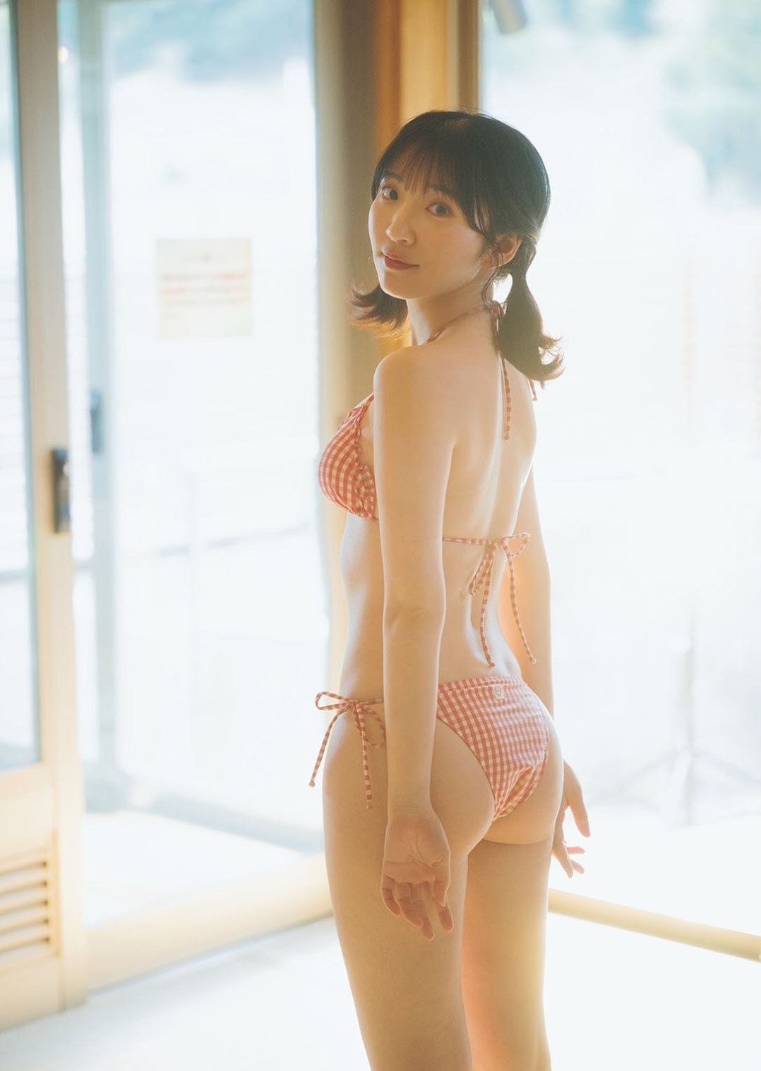 豊田萌絵 とよたもえ水着グラビア画像 Weekly PlayBoy 7枚目
