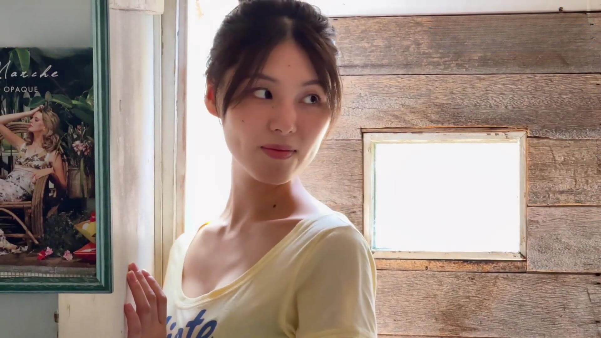 相楽伊織の進化した大人の魅力!水着グラビア&至高のボディライン 26枚目