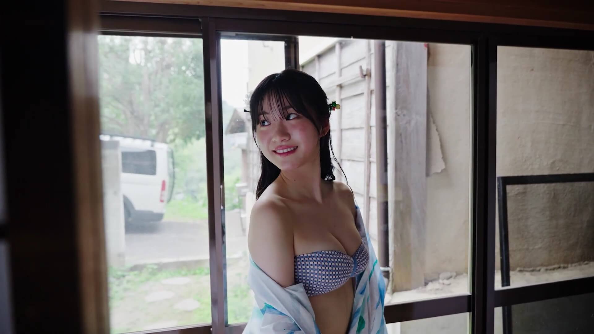 【画像永岡ゆきねの極上「水着グラビア」!水色ビキニで過ごす田舎の夏休み 4枚目
