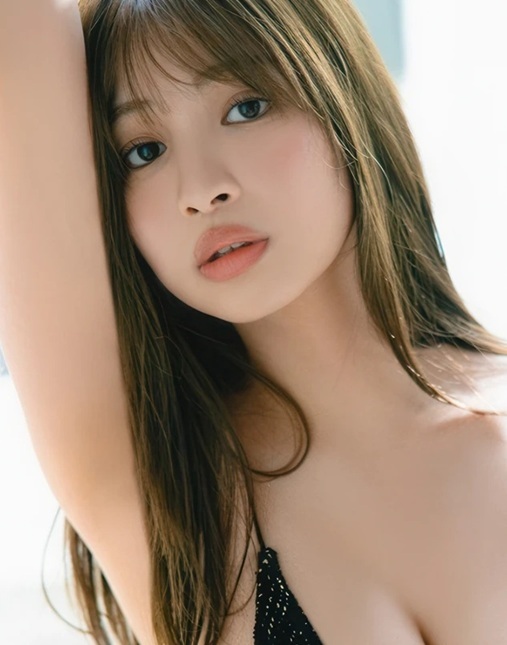 一ノ瀬ひかり 最新グラビア水着画像 2枚目